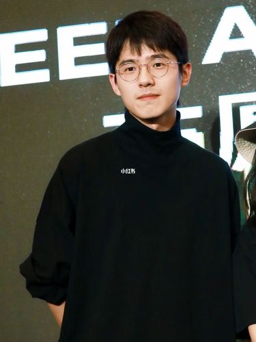 捉到一只戴眼镜的然_眼镜_电影_刘昊然_first青年电影