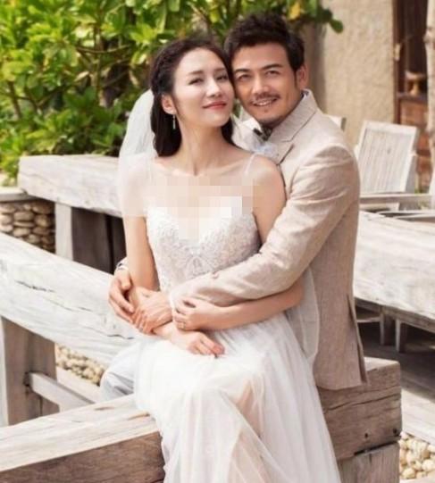 2009年,杨烁和王黎雯在拍摄《生死线》的时候认识,两人在戏中饰演了