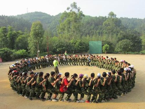 人椅靠坐-北京极限探索拓展训练公司