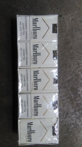 欧盟软白万宝路包装上的字都掉色了,是不是假的?