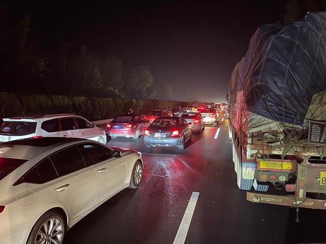 江苏高速南通段今日路况:南通堵车缓行,g15高速北向,通州至白蒲段.
