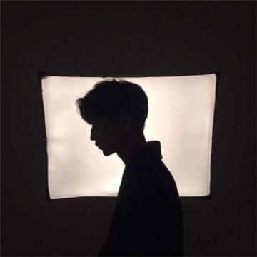 2019快手头像男生霸气十足潮流范 烟还剩一口抽完我就