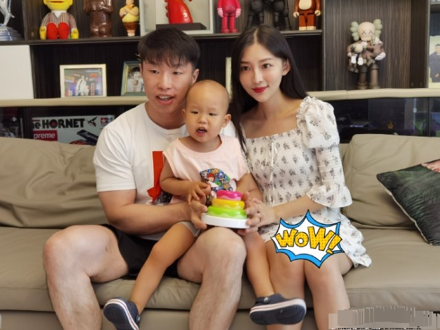 都说烧饼是"德云社第一丑",直到看清他老婆的正脸:我羡慕了!