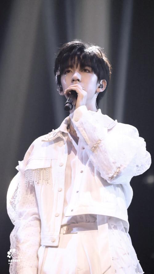 贺峻霖:为你我受冷风吹照片合集