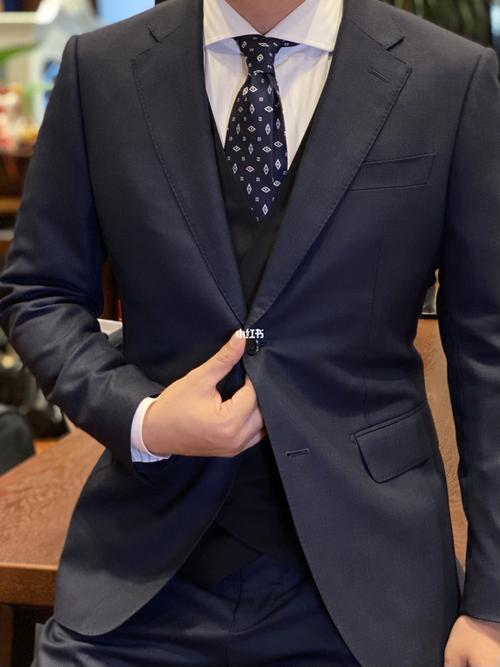 1 蓝灰色西装_西装_蓝灰色_雅仕洋服西装定制攻略_石家庄西装定制