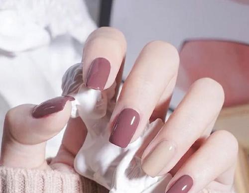 指甲最能展现细节美,白边美甲清纯温柔,跳色美甲简单个性