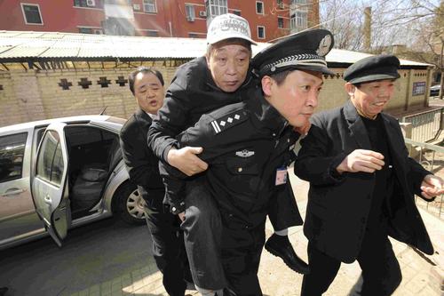 逝者| 社区民警刘安:从警34年,社区平安的"守护神"