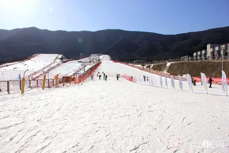 北京西山滑雪场 据了解,狂飚乐园滑雪场 已经于12月2日正式营业啦!