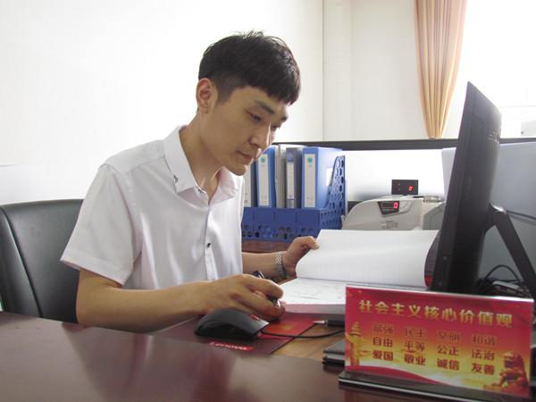 薛剑飞立足本职无私奉献