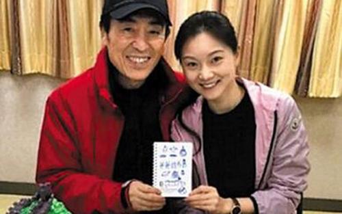 据爆料,陈婷其实是张艺谋海选"谋女郎"的演员之一,陈婷在17岁时就跟着