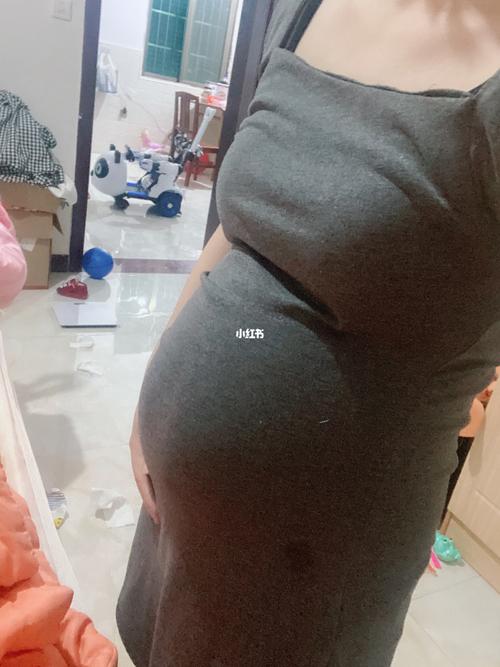 大女儿的肚子跟怀孕1977妈妈的肚子_怀孕_孕妇_裤子