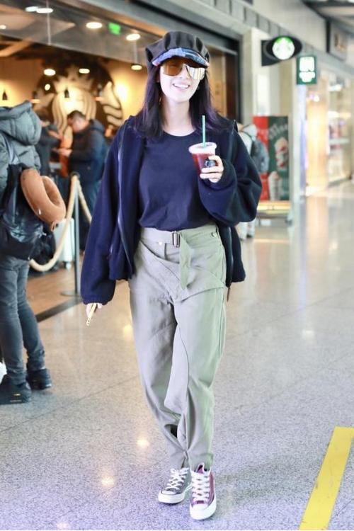 黑色太经典穿不出新意,王紫璇突破古板框架,教你黑色服饰新穿搭