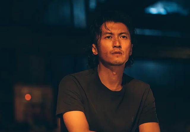 谢霆锋出席活动,40岁帅气依旧,在《怒火重案》演反派