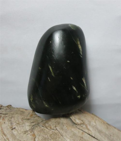 和田玉黑碧玉原石