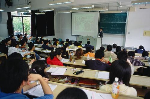 复旦大学课堂,教室最后一排很难看清ppt