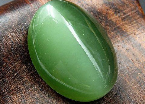 俄罗斯碧玉好还是新疆和田碧玉好?俄罗斯碧玉与和田碧玉的区别?