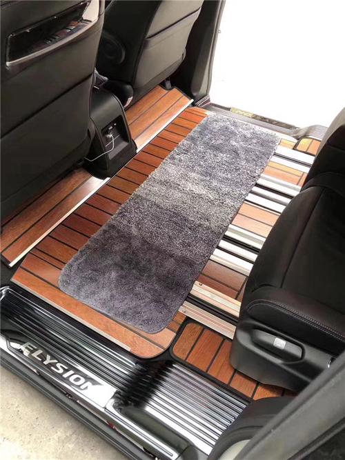 实木地板铺车效果                  公司名称:易达高端汽车内饰改装