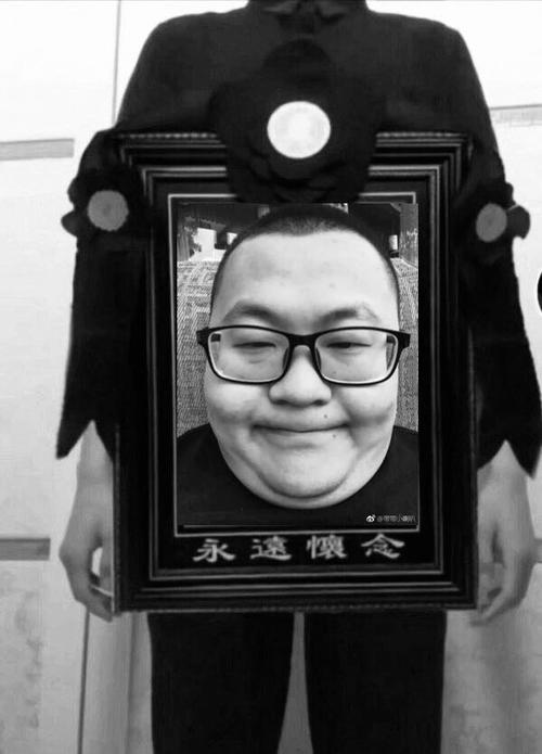 孙笑川,日本天皇,于2019年网恋-8000驾崩.