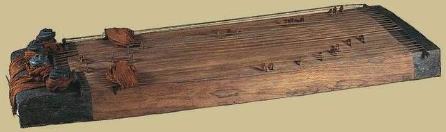 最早的瑟有 50 根弦,后减为 25 根,李商隐"锦瑟无端五十弦"说的就是