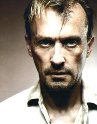 "t-bag"罗伯特克耐普加盟cw新剧cult试映集