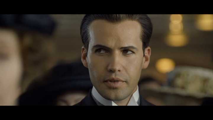 《泰坦尼克号》中的男二号卡尔爱露丝吗?