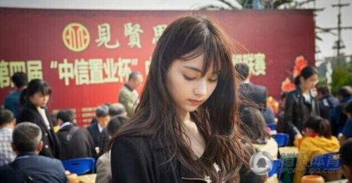 柯洁也积极点赞,这已经不是第一次柯洁为其点赞,只要黑嘉嘉有更新他