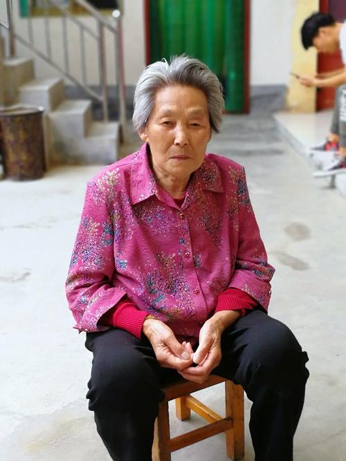 八十岁的老奶奶