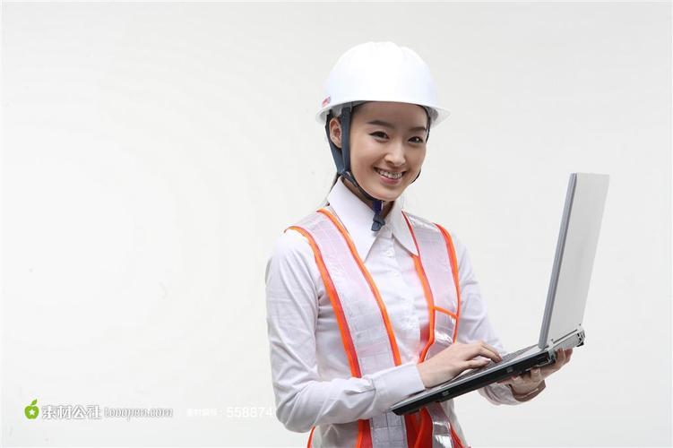 照内容|大图各行业人物照版面设计 甜美微笑的美女工程师 - 素材公社