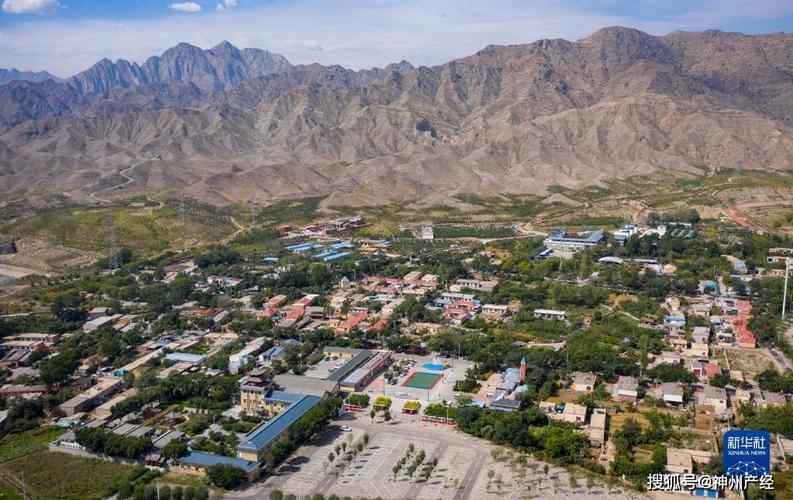 9月20日拍摄的宁夏石嘴山市大武口区龙泉村(无人机照片).