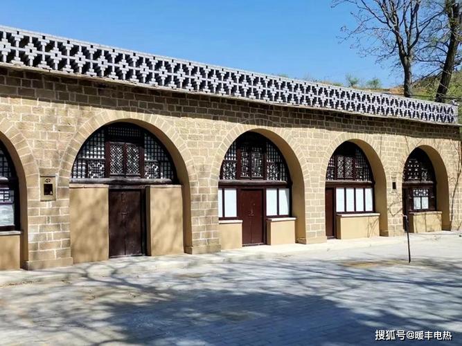 本次案例的建筑属于大门窗接口土窑,此种窑洞土石参半,耐风雨侵蚀