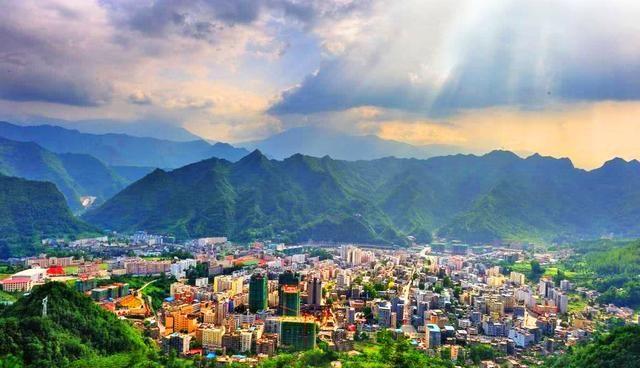 重庆城口县:常住人口第一多的乡镇是修齐,约1.2万人