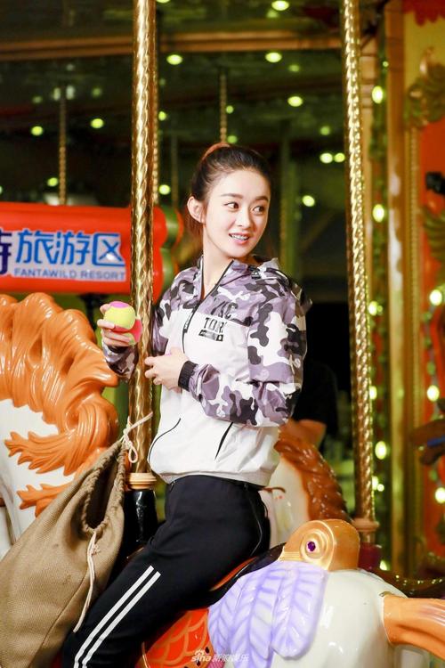 赵丽颖《奇楼》坐旋转木马变身甜美小公举