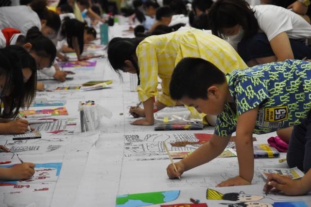 "童心爱党画祖国":庆"六一"少儿百米长卷绘画比赛活动在邯郸市青少年