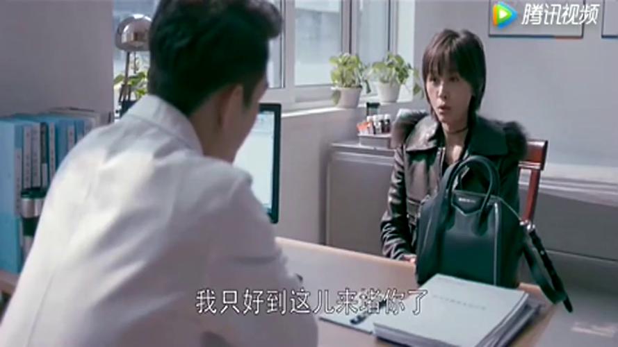 曲筱绡感慨赵启平是个妖孽!停车场等男神归来?曲筱绡十分高兴!