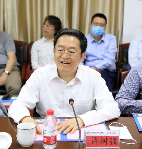 国家卫生健康委体制改革司司长许树强一行到桂林医学院附属医院调研