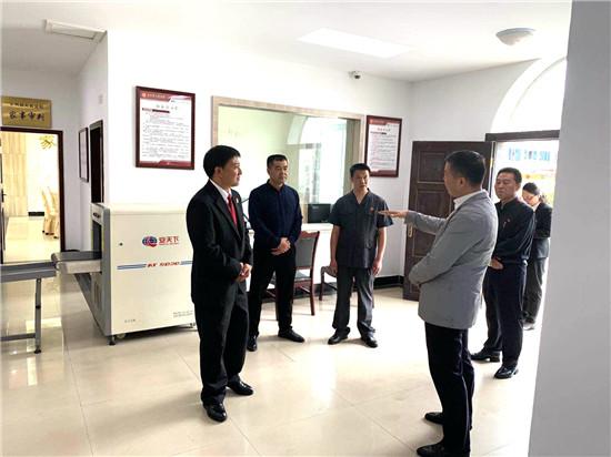 宝兴县委书记冯俊涛调研指导人民法庭工作