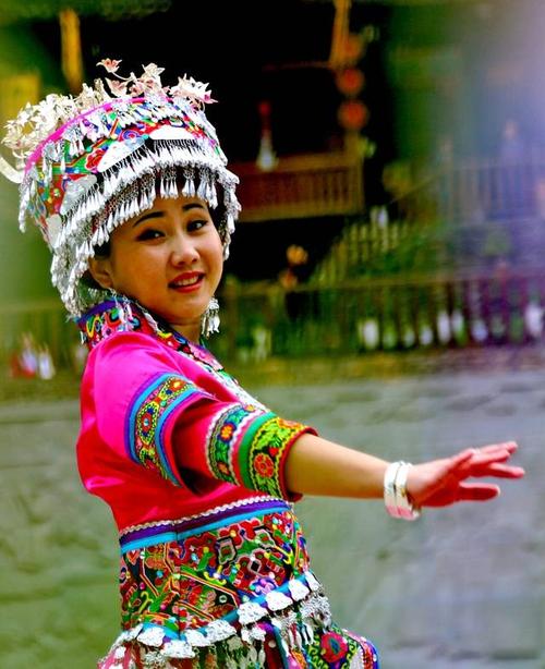 山歌女神覃诚芳