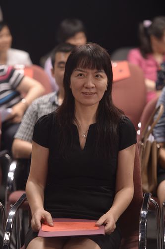 人民日报社编委会委员,评论部主任卢新宁