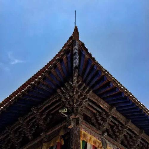 经典的三角形构图拍摄建筑