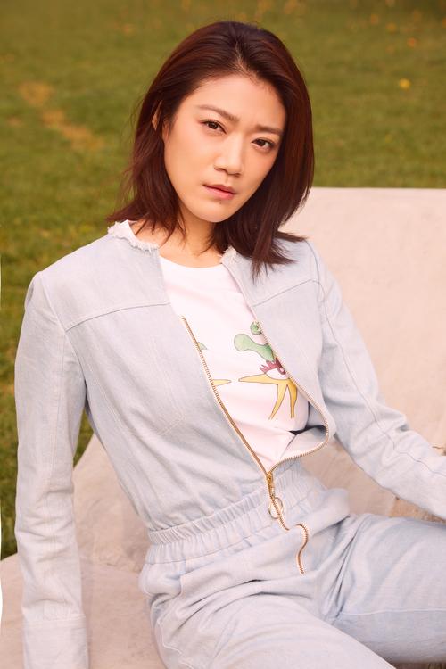 滕旋公益街拍曝光 示范气质女神百变穿搭方式
