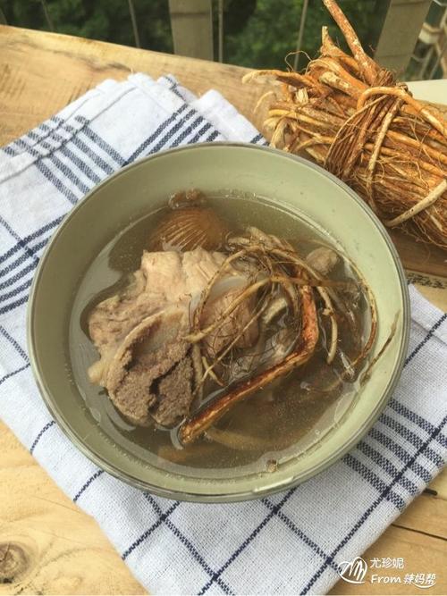 【谷雨吃神马】五指毛桃骨头汤