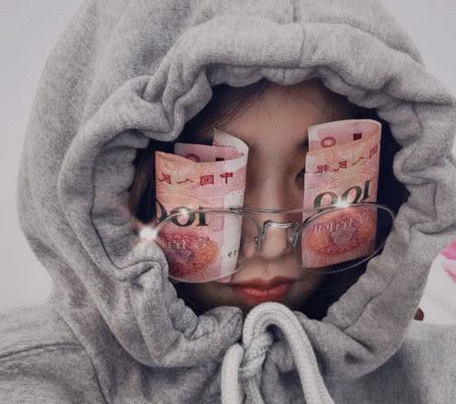 最近蒙蔽双眼火了眼镜里塞钱秀儿我缺的是钱吗是脸