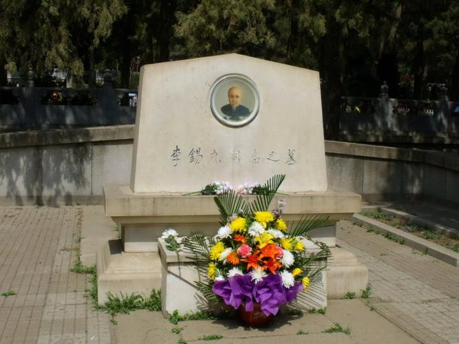 [转载]八宝山革命公墓墓地(二)