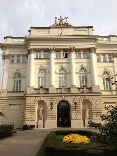 varsoviensis)位于波兰首都华沙,著名综合型大学,中东欧著名高等学府