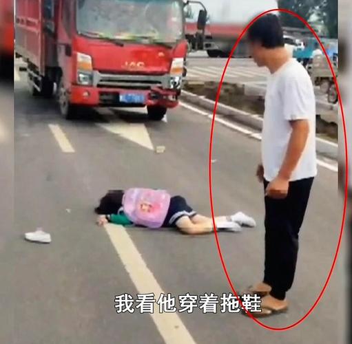 原创一场惨烈的车祸,女子捧着丈夫和女儿的头骨痛哭:砸锅卖铁也要救