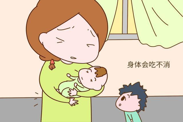 单亲妈妈带三娃无人帮,孩子饿了泡面充饥,网友:越穷越