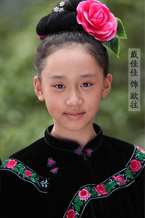 影片描写一对苗家小姐妹欧往( a target="_blank" href="/item/戴佳佳