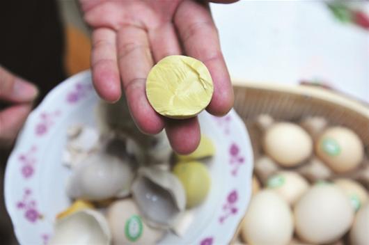 武汉市民收到一篮土鸡蛋:煮熟后可像乒乓球般弹跳