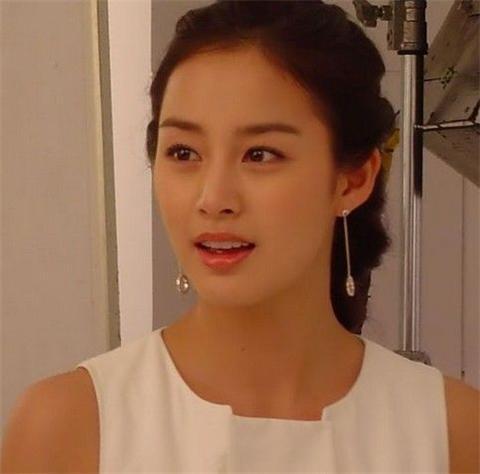 《iris》,《我的公主》,而当时在《天国的阶梯》中,金泰熙出演坏女人