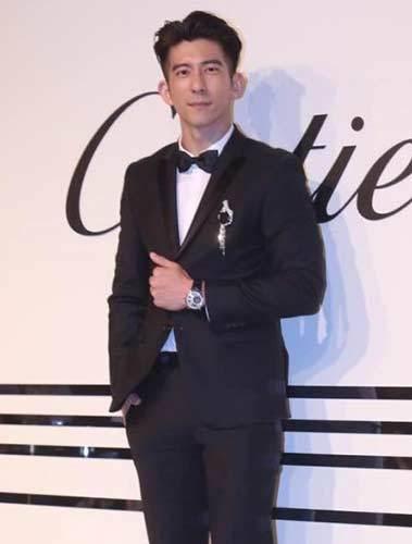 修杰楷给贾静雯送礼物不差钱:存款多少预算就多少